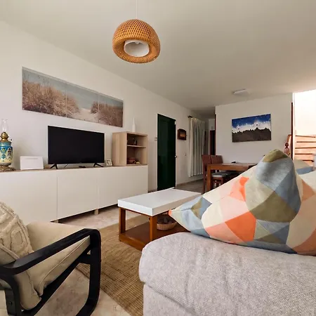 Volkkanrentals Beachfront House 4p * Famara