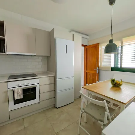 Volkkanrentals Beachfront House 4p *